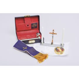 Bursa z wyposażeniem liturgicznym (7)