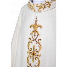 Ornat bogato haftowany, ozdobne kamienie - ecru (H61)