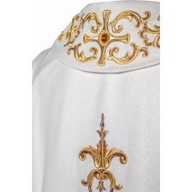 Ornat bogato haftowany, ozdobne kamienie - ecru (H61)