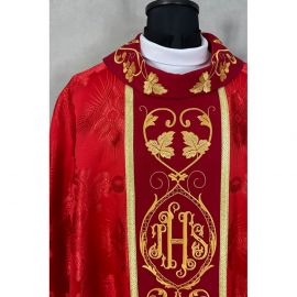 Ornat gotycki czerwony, haftowany IHS (117K)