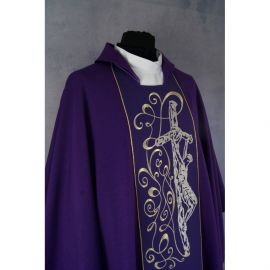 Ornat gotycki fioletowy, haftowany Chrystus na krzyżu (144K)
