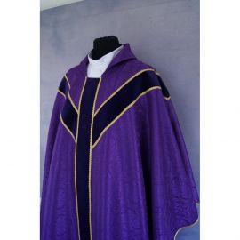 Ornat semi gotycki + stuła, kolor fioletowy, aksamitny pas (62K)