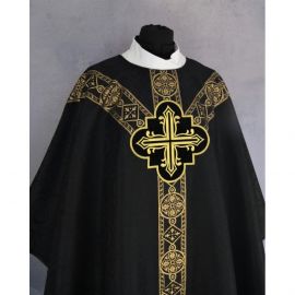 Ornat semi gotycki, czarny, tkanina żakard, pasy tkane (96K)