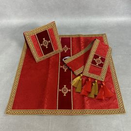 Ornat semi gotycki czerwony + akcesoria, tkanina żakard, pasy aksamit (106K)