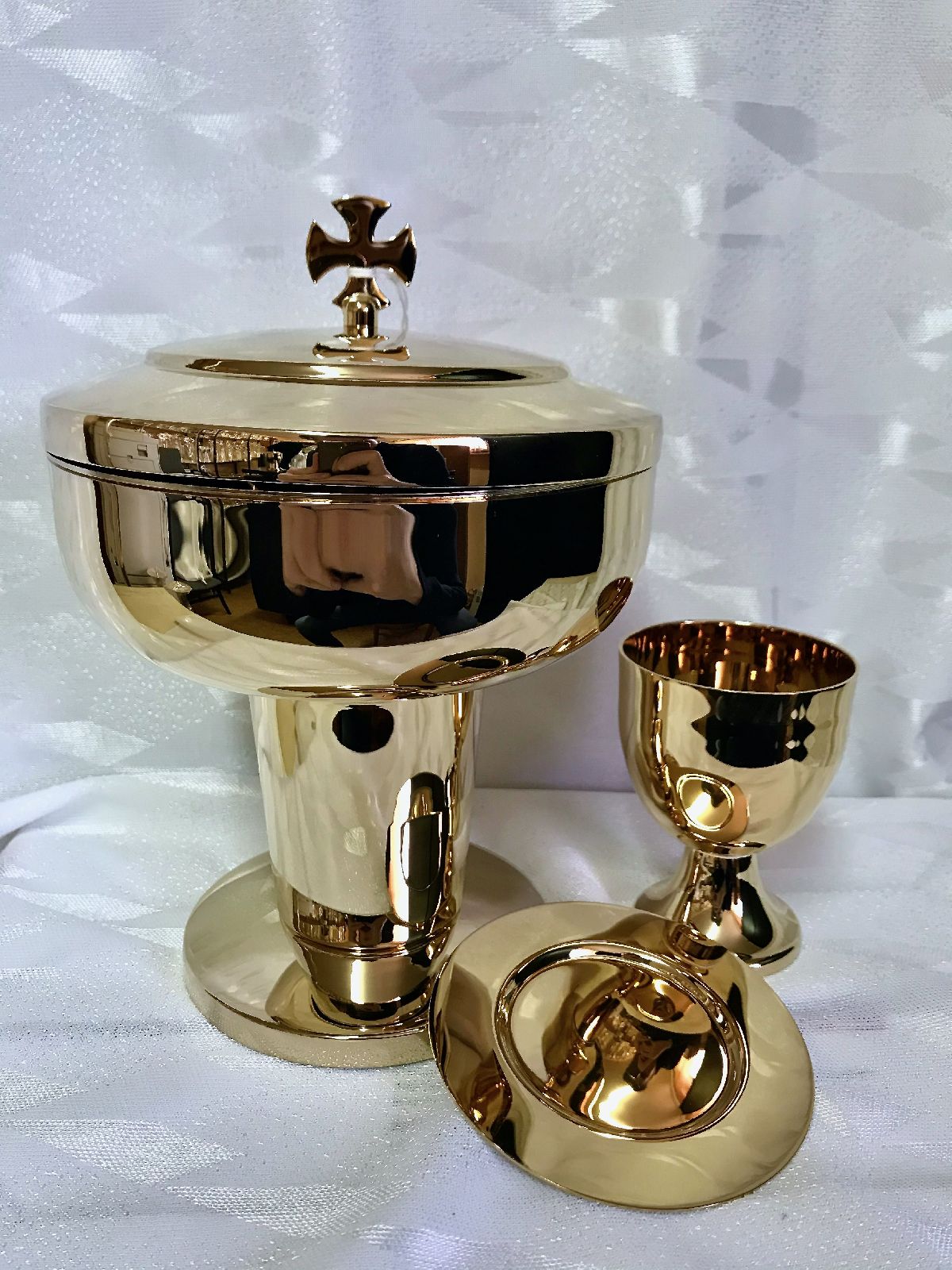 Puszka pod dwiema postaciami - koncelebra, mosiężna, pozłacana 19 cm