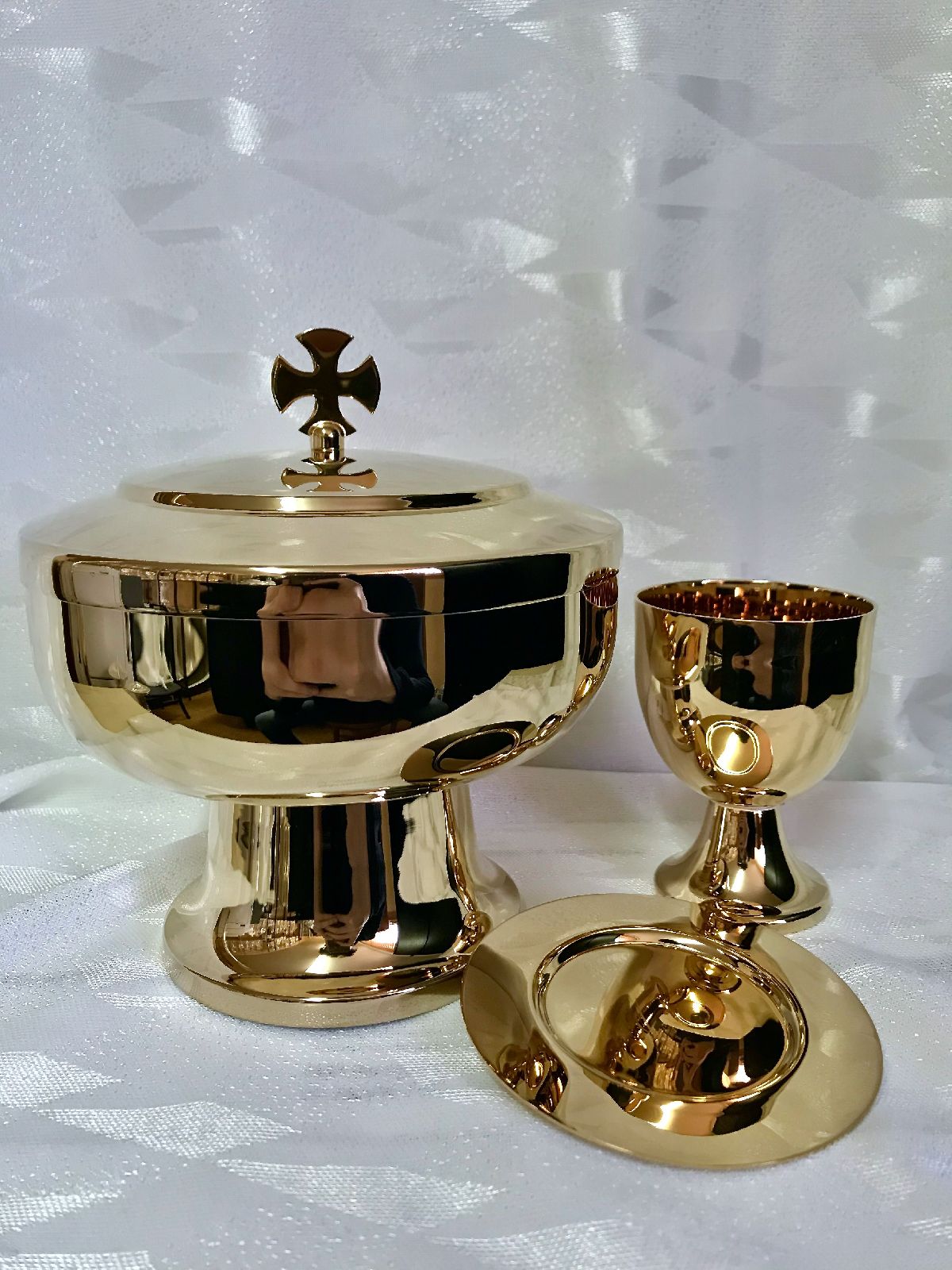 Puszka pod dwiema postaciami - koncelebra, mosiężna, pozłacana 16 cm