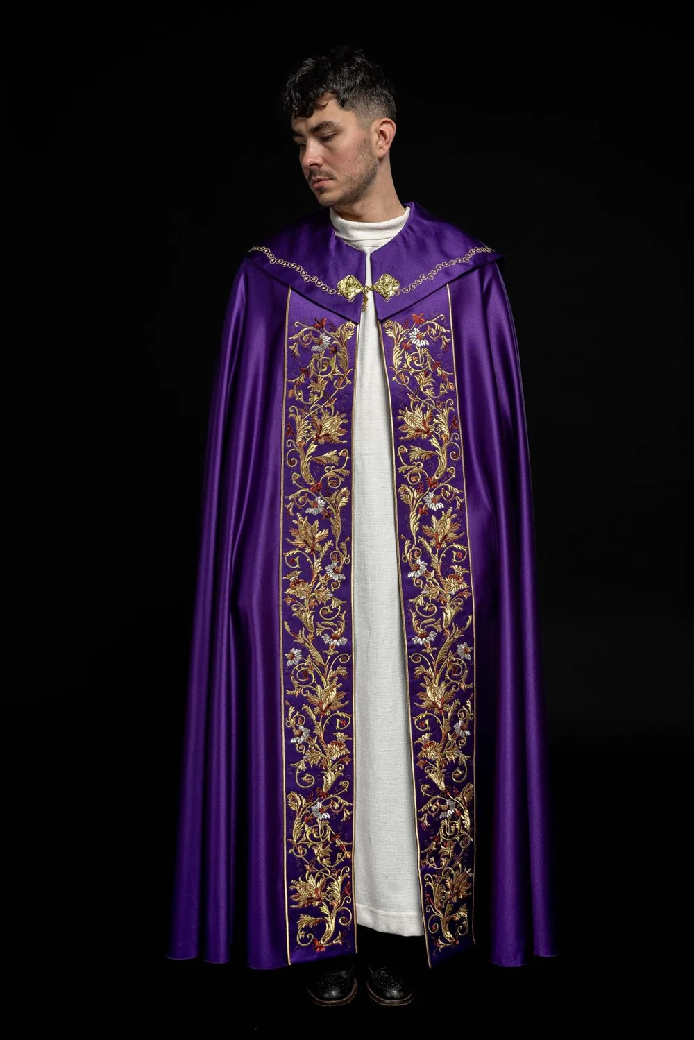 Kapa liturgiczna haftowana IHS - fioletowa (34)