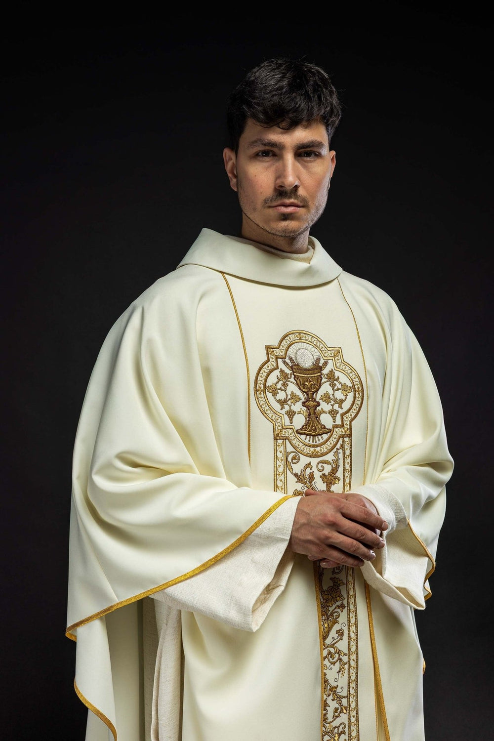 Ornat haftowany z symbolem kielicha eucharystycznego - ecru (H12) - Ornaty białe i ecru