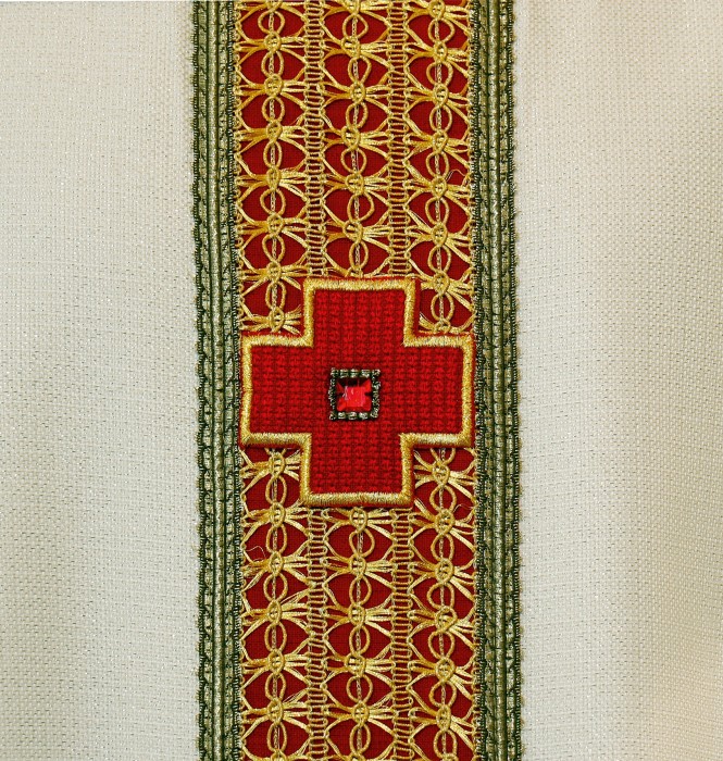 Elegancki ornat z delikatnej tkaniny - zdjęcie 2