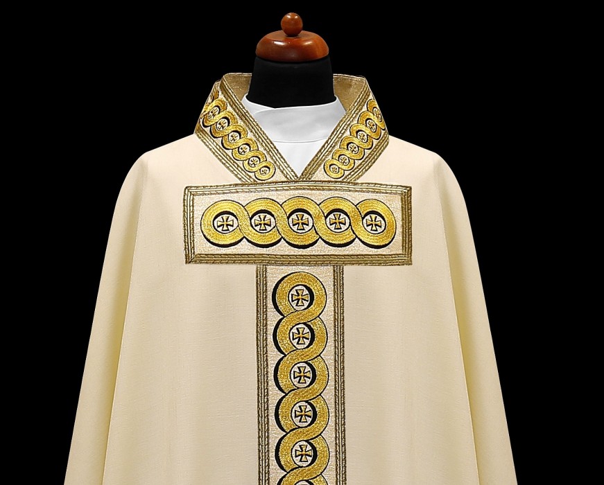 Elegancki ornat z haftowanym kołnierzem ze stułą wewnętrzną - zdjęcie 2