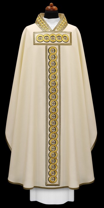 Elegancki ornat z haftowanym kołnierzem ze stułą wewnętrzną