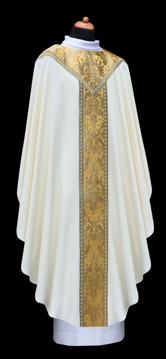 Ornat liturgiczny bez kołnierza