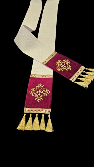 Wełniany ornat kapłański złoto-kremowy z haftowanymi ornamentami na aksamicie - zdjęcie 4