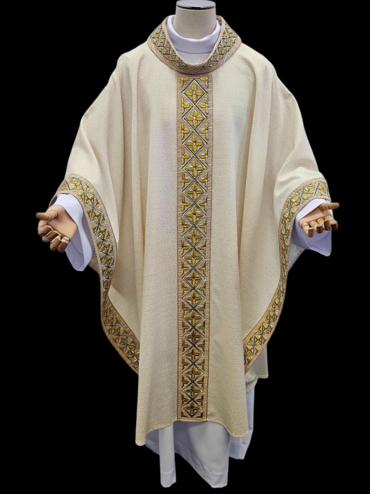 Elegancki wełniany ornat kapłański z bogato haftowanym ornamentem