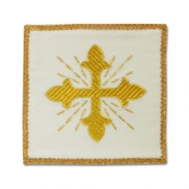 Palka haftowana ecru, aksamit - złoty krzyż