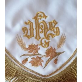 Kapa biała złote pasy