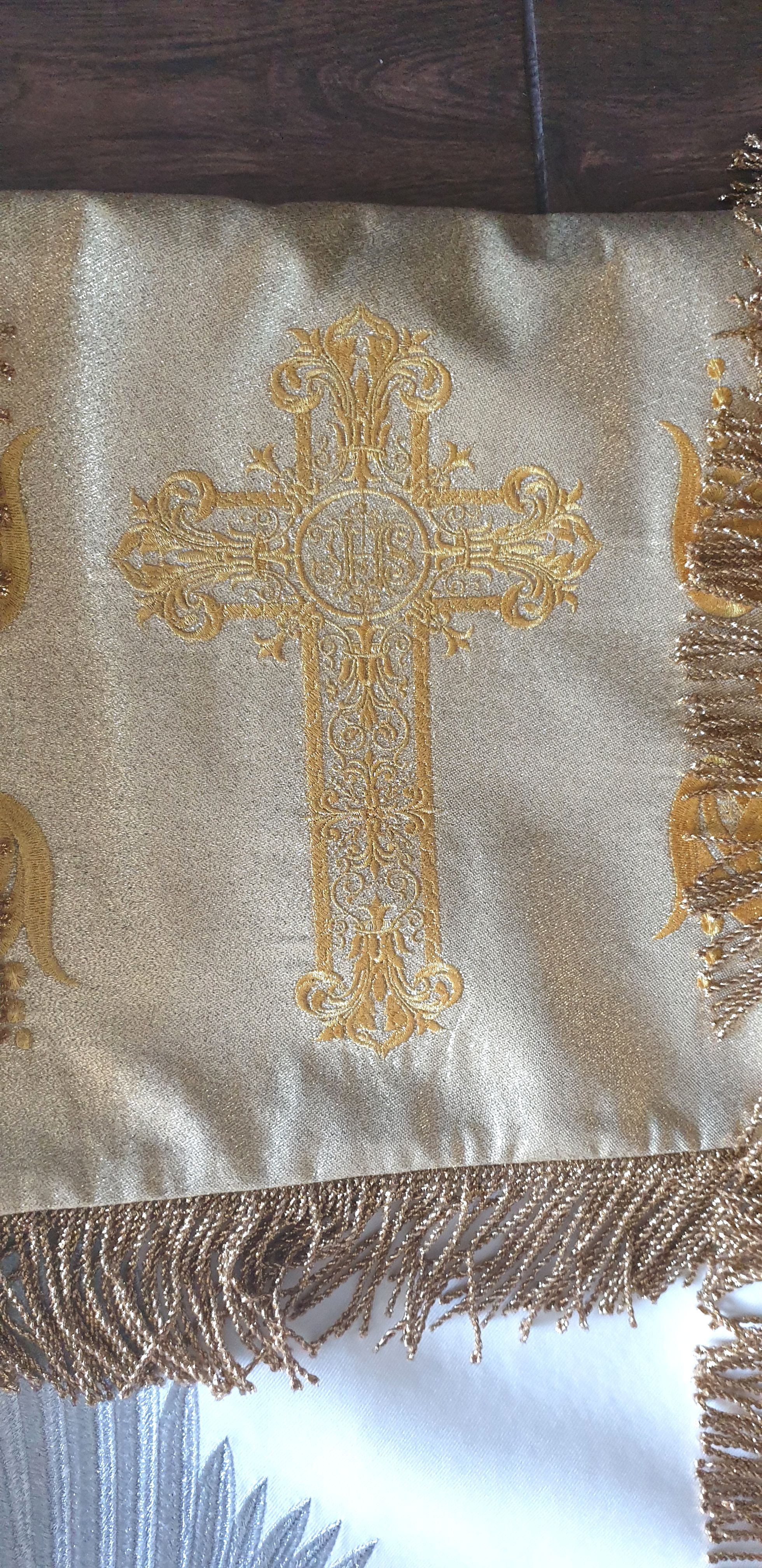 Baldachim  haftowany na 4 drzewce (T) - zdjęcie 8 - Baldachim  haftowany na 4 drzewce (T)