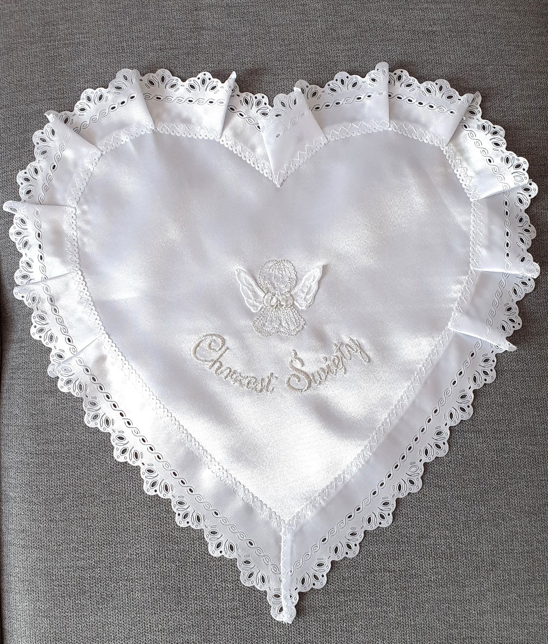 Szatka do chrztu haftowana (1)