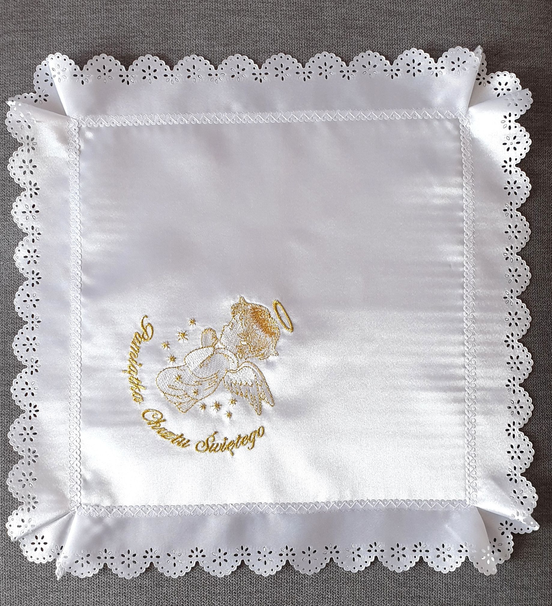 Szatka do chrztu haftowana (3)
