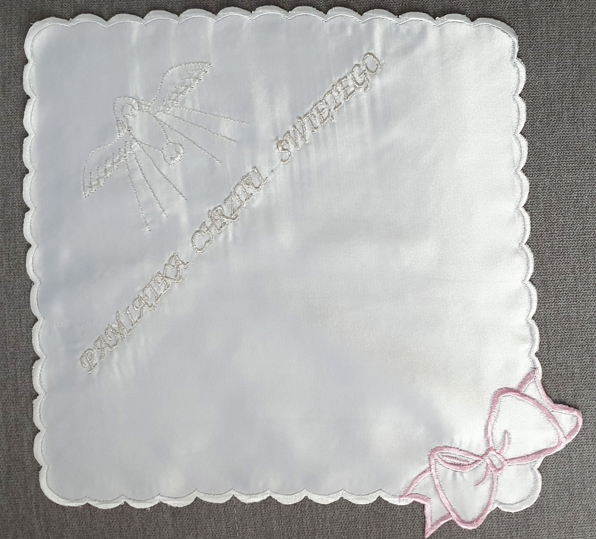 Szatka do chrztu haftowana (7)