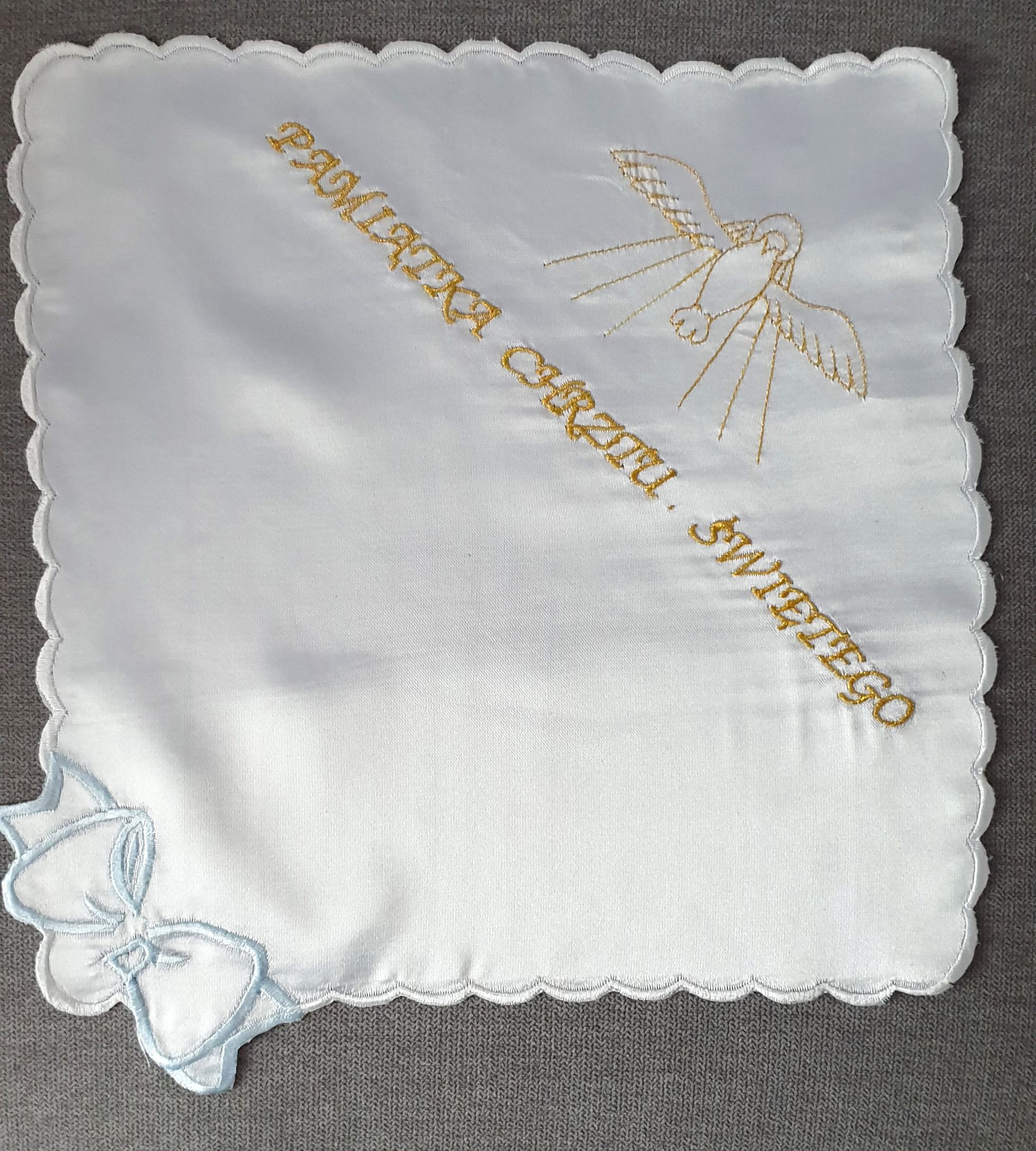Szatka do chrztu haftowana (9)
