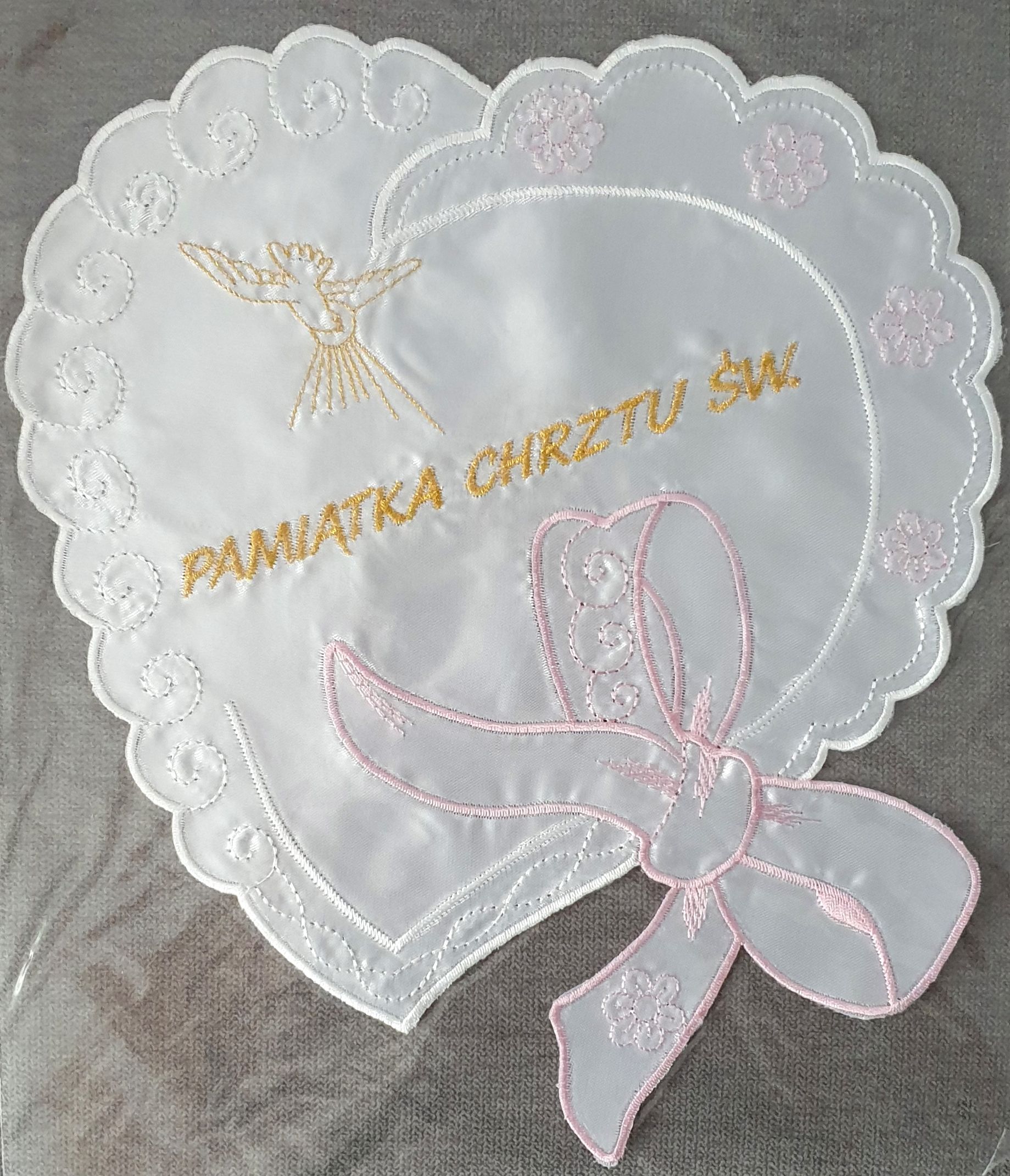 Szatka do chrztu haftowana serce (16)