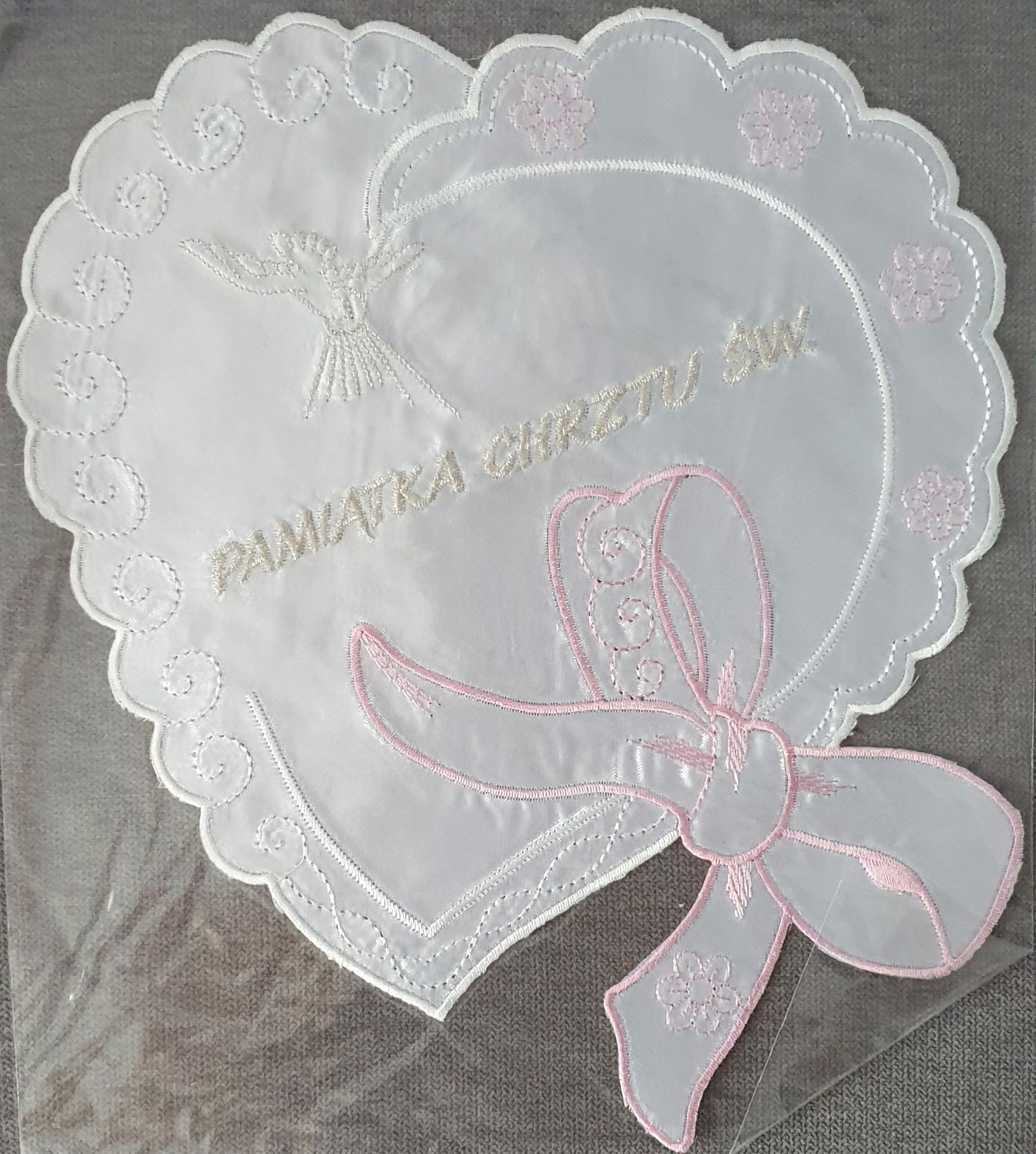 Szatka do chrztu haftowana serce (17)