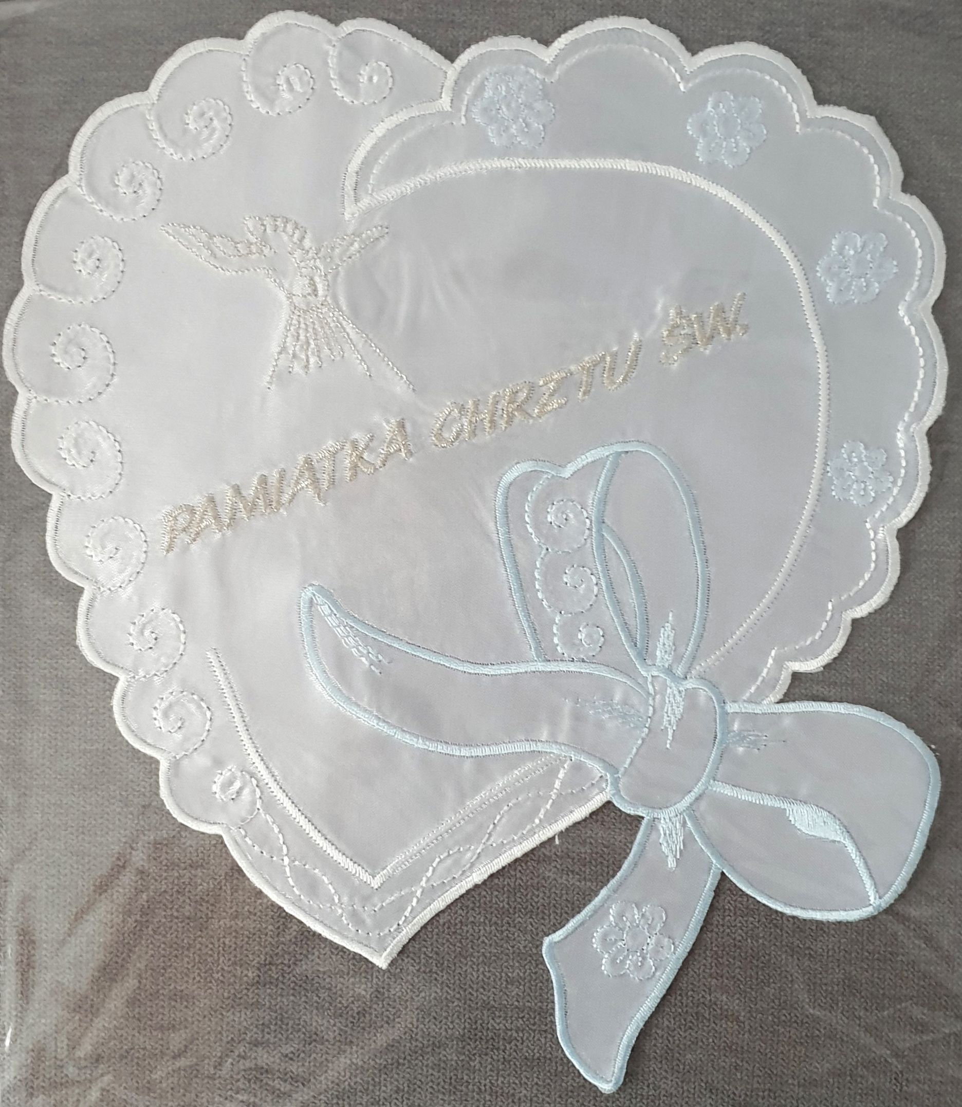Szatka do chrztu haftowana serce (18)
