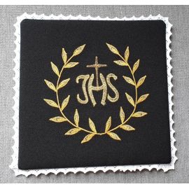 Palka haftowana czarna IHS + ornament - kolor czarny - Nowość