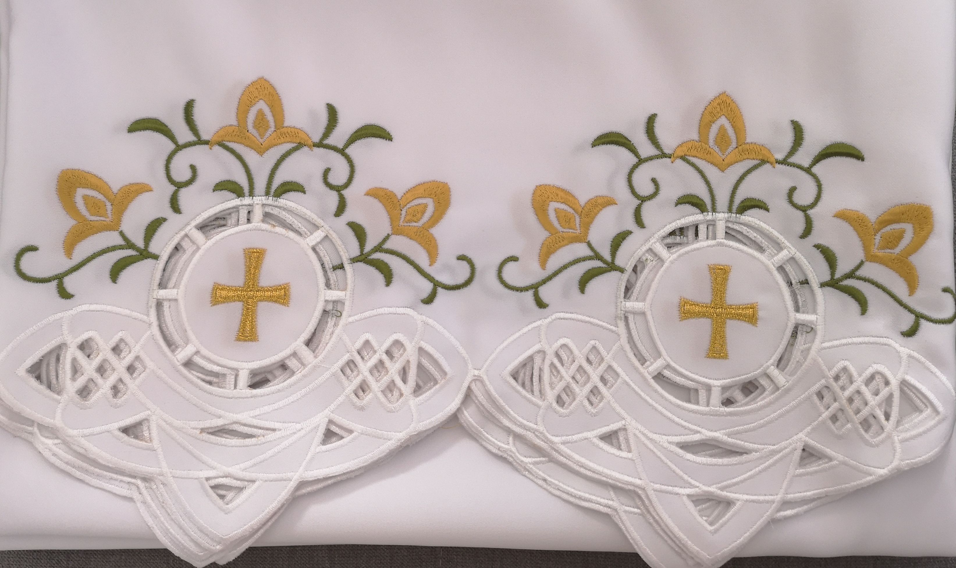 Obrus ołtarzowy haftowany - wzór eucharystyczny (109) - zdjęcie 2 - Obrus ołtarzowy haftowany - wzór eucharystyczny (109)