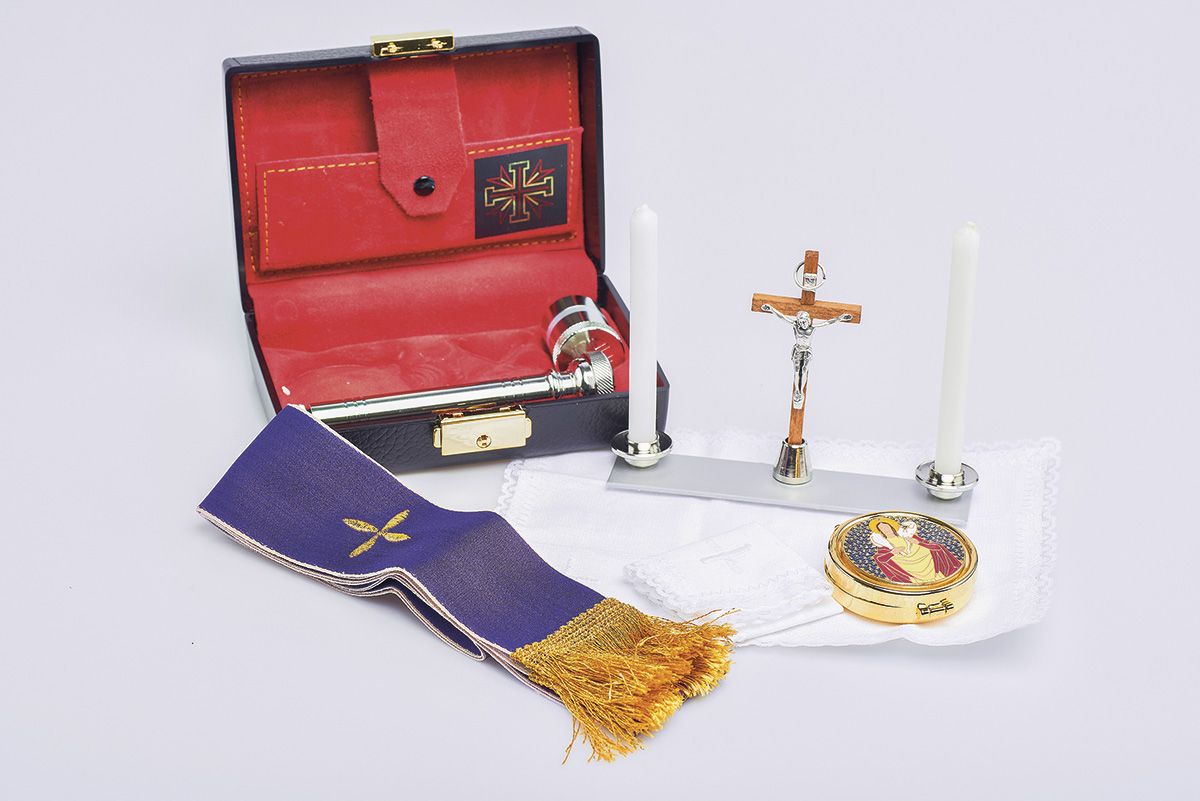 Bursa z wyposażeniem liturgicznym (7) - zdjęcie 2 - Bursa z wyposażeniem liturgicznym (7)