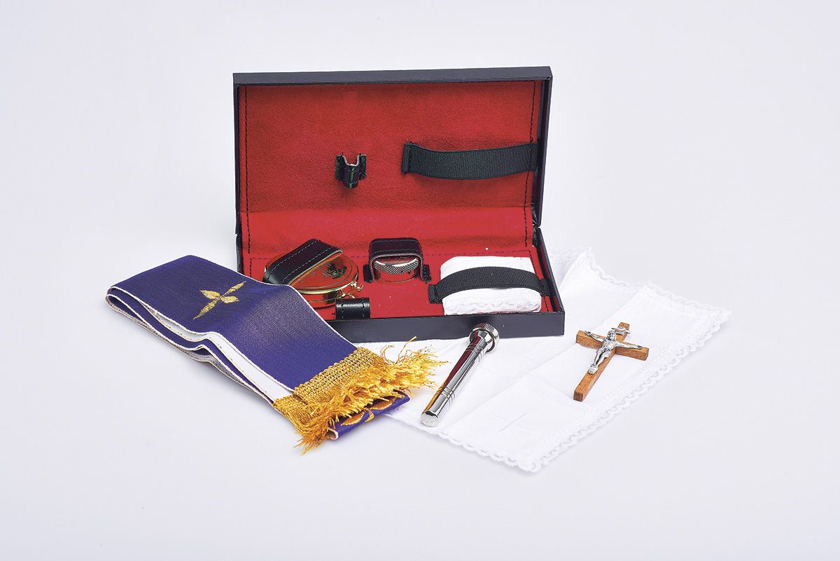 Bursa z wyposażeniem liturgicznym (8) - zdjęcie 2 - Bursa z wyposażeniem liturgicznym (8)