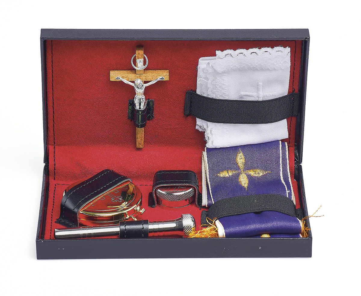 Bursa z wyposażeniem liturgicznym (8)