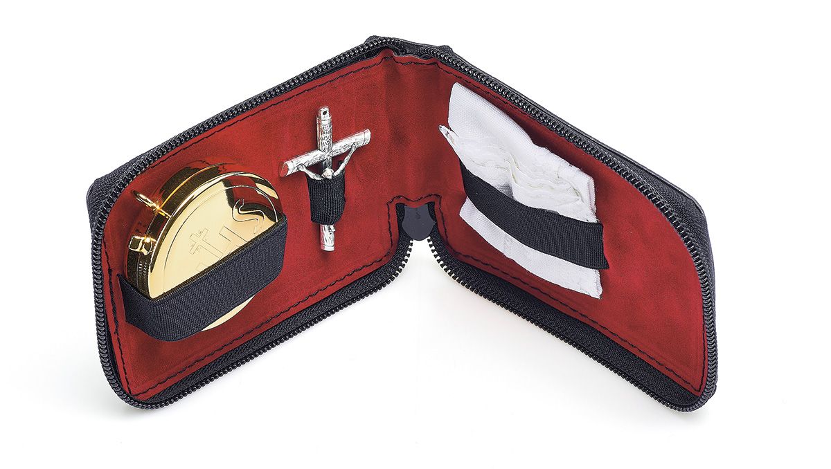 Bursa z wyposażeniem liturgicznym (10)