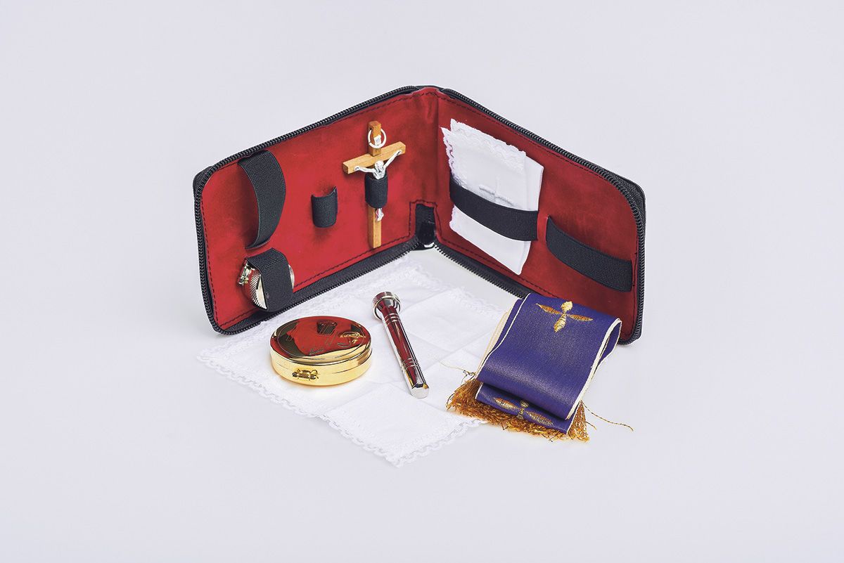 Bursa z wyposażeniem liturgicznym (11) - zdjęcie 2 - Bursa z wyposażeniem liturgicznym (11)