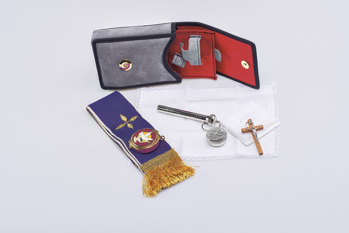 Bursa z wyposażeniem liturgicznym (15)