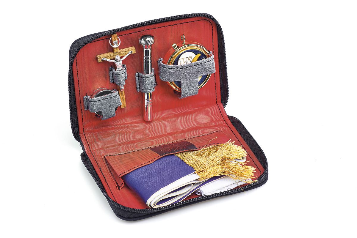 Bursa z wyposażeniem liturgicznym (16)