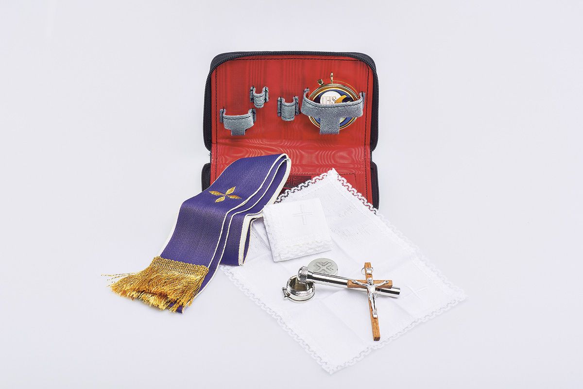 Bursa z wyposażeniem liturgicznym (16) - zdjęcie 2 - Bursa z wyposażeniem liturgicznym (16)