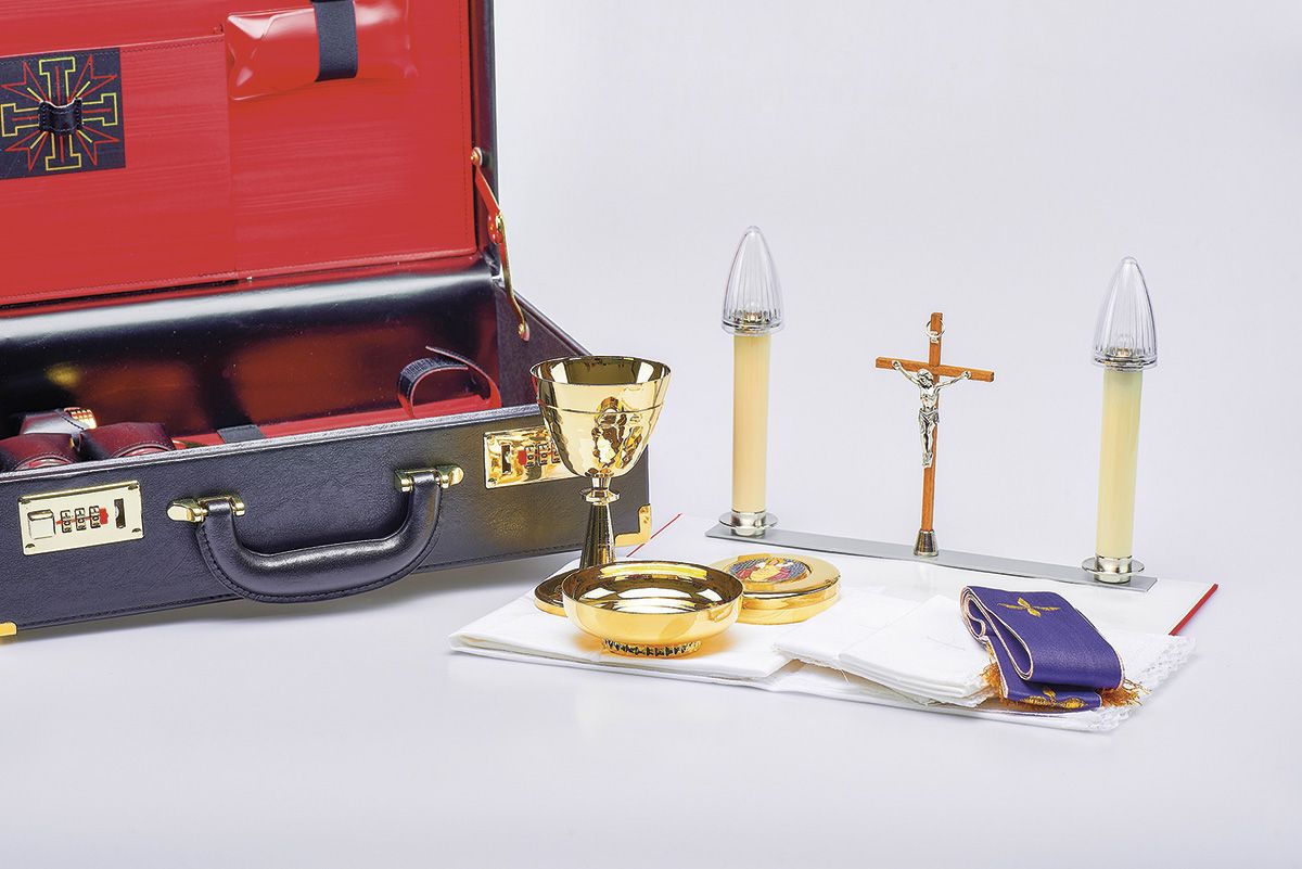 Komplet podróżny dla kapłana - walizka celebransa (10)