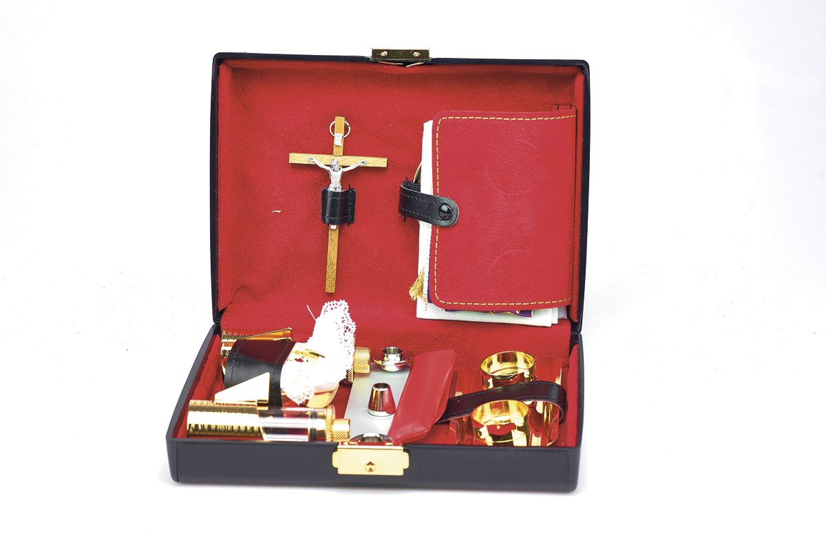Komplet podróżny dla kapłana - walizka celebransa (11) - zdjęcie 2 - Komplet podróżny dla kapłana - walizka celebransa (11)