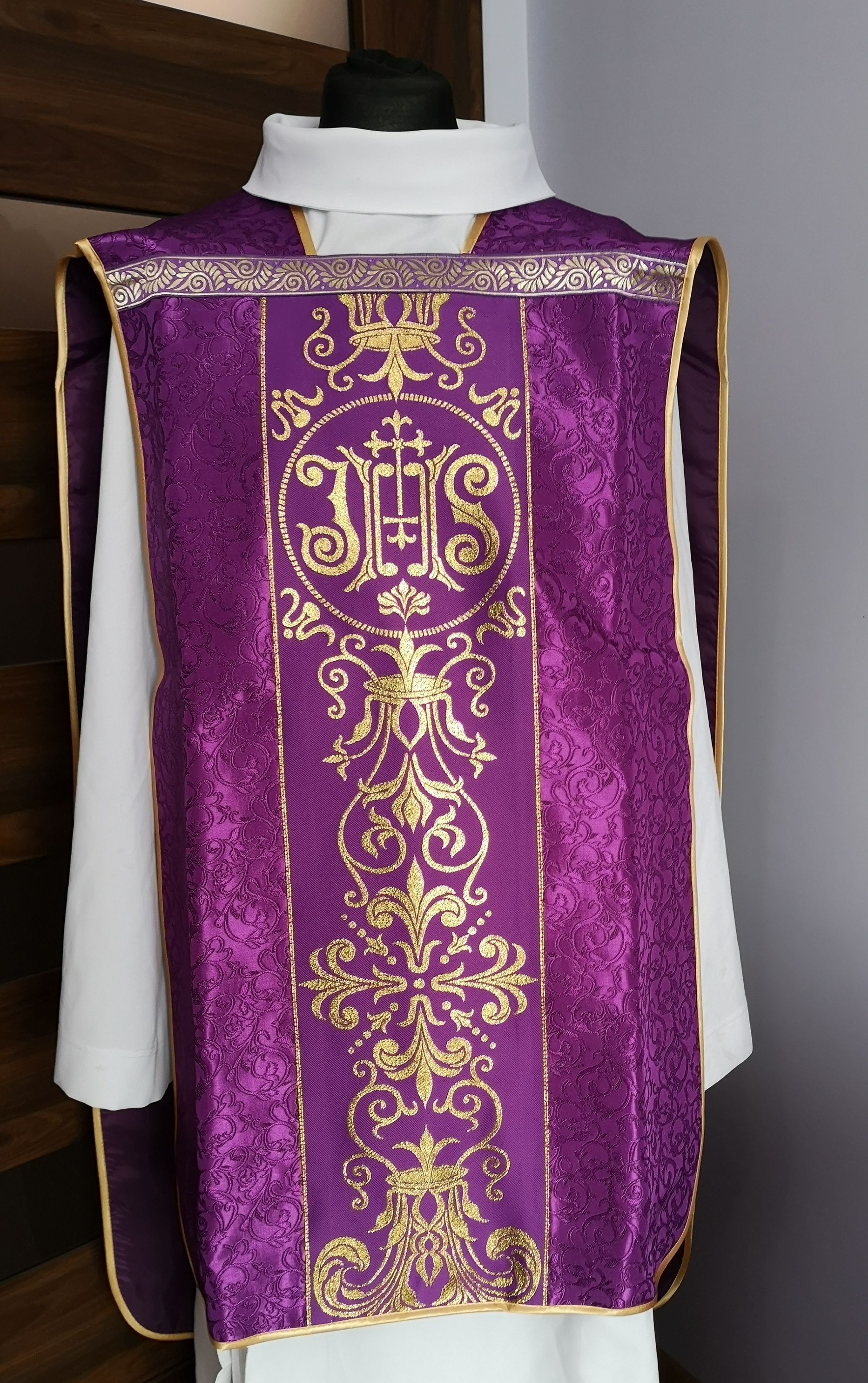 Ornat rzymski (9) - adamaszek - zdjęcie 3 - Ornat rzymski (9) - adamaszek