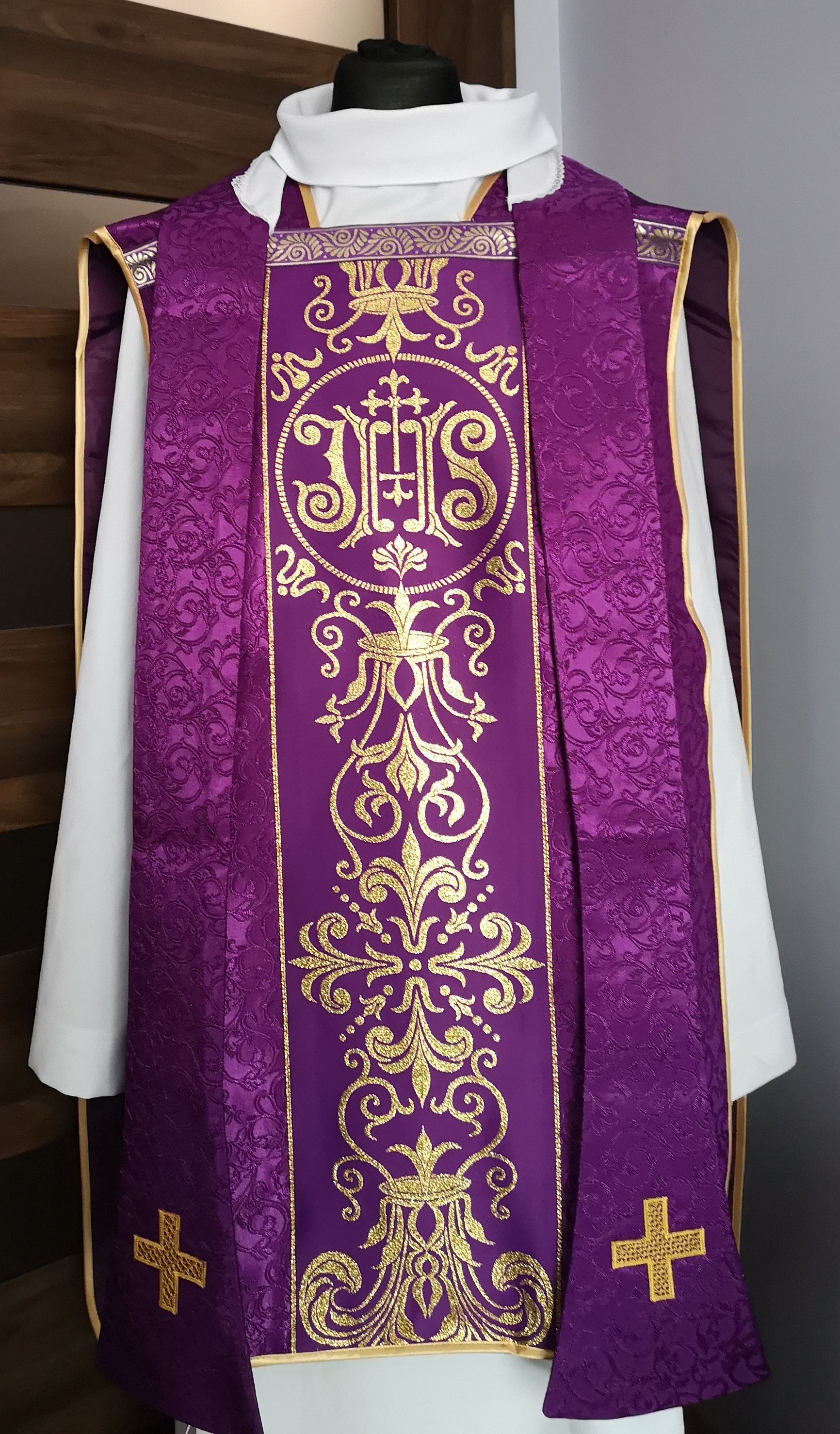 Ornat rzymski (9) - adamaszek - zdjęcie 4 - Ornat rzymski (9) - adamaszek