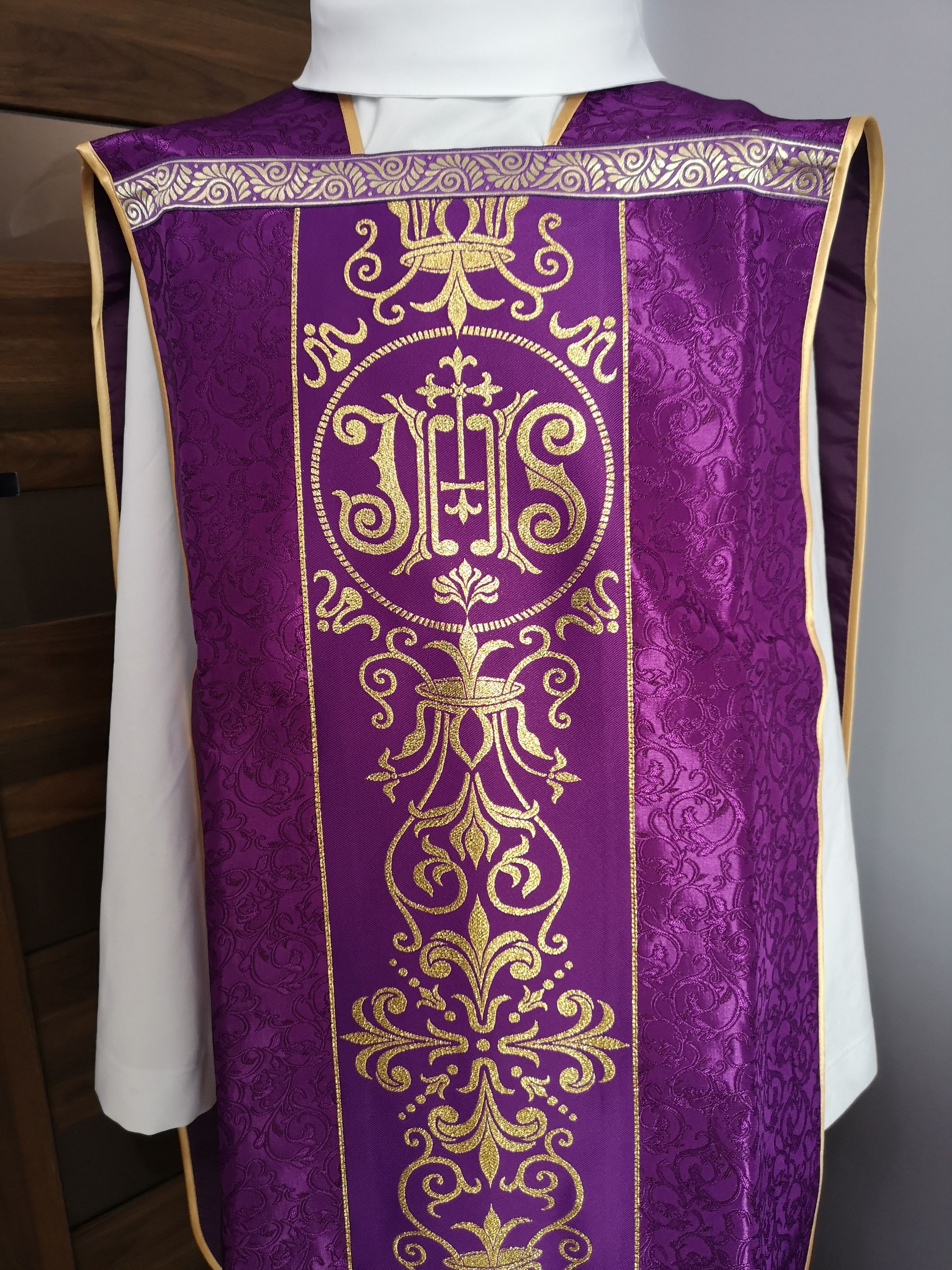 Ornat rzymski (9) - adamaszek - zdjęcie 2 - Ornat rzymski (9) - adamaszek