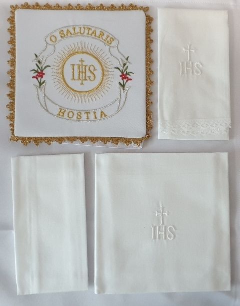 Bielizna kielichowa haftowana IHS (10)