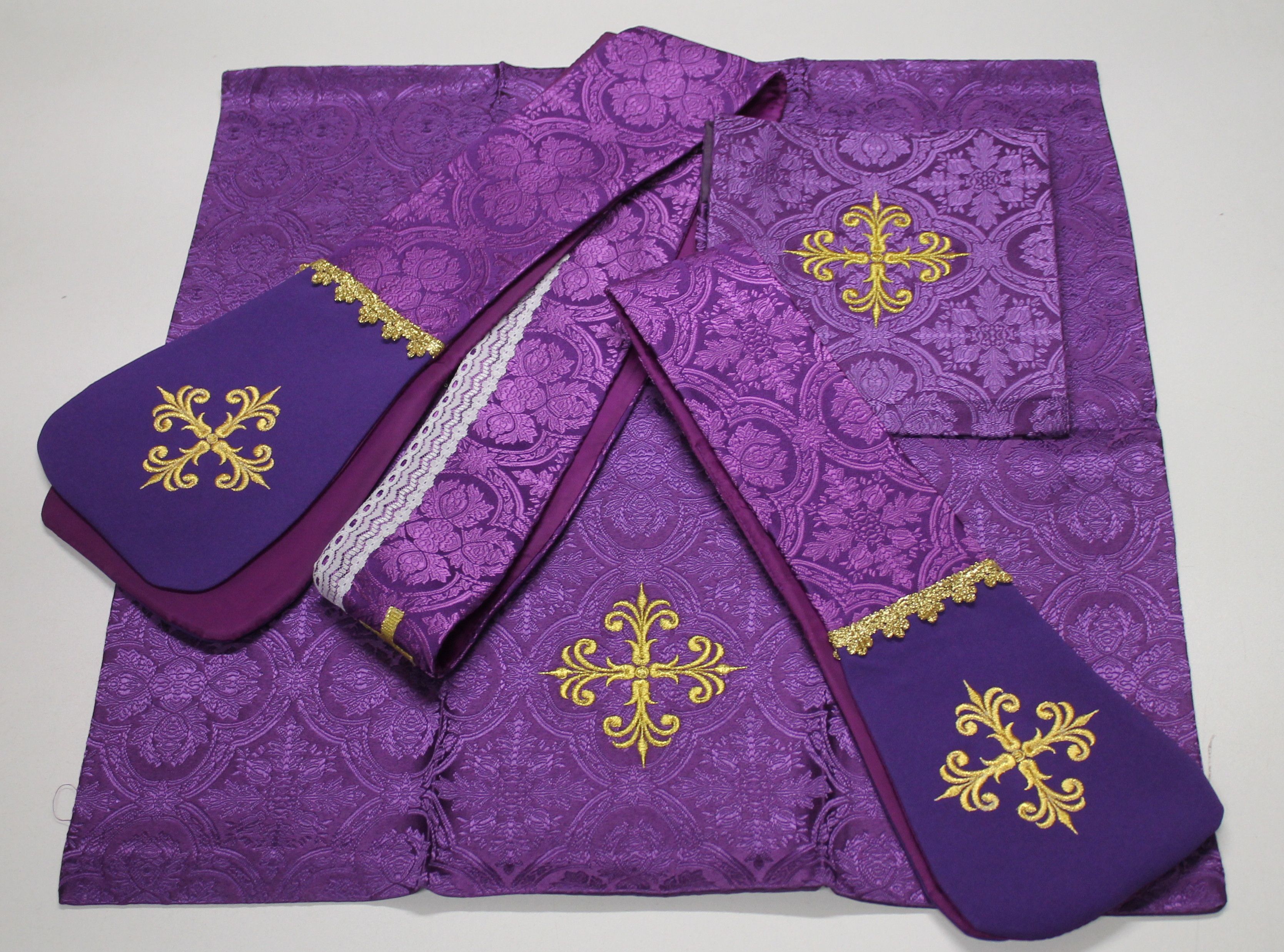 Ornat rzymski fioletowy Serce Pana Jezusa (52) - zdjęcie 3 - Ornat rzymski fioletowy Serce Pana Jezusa (52)