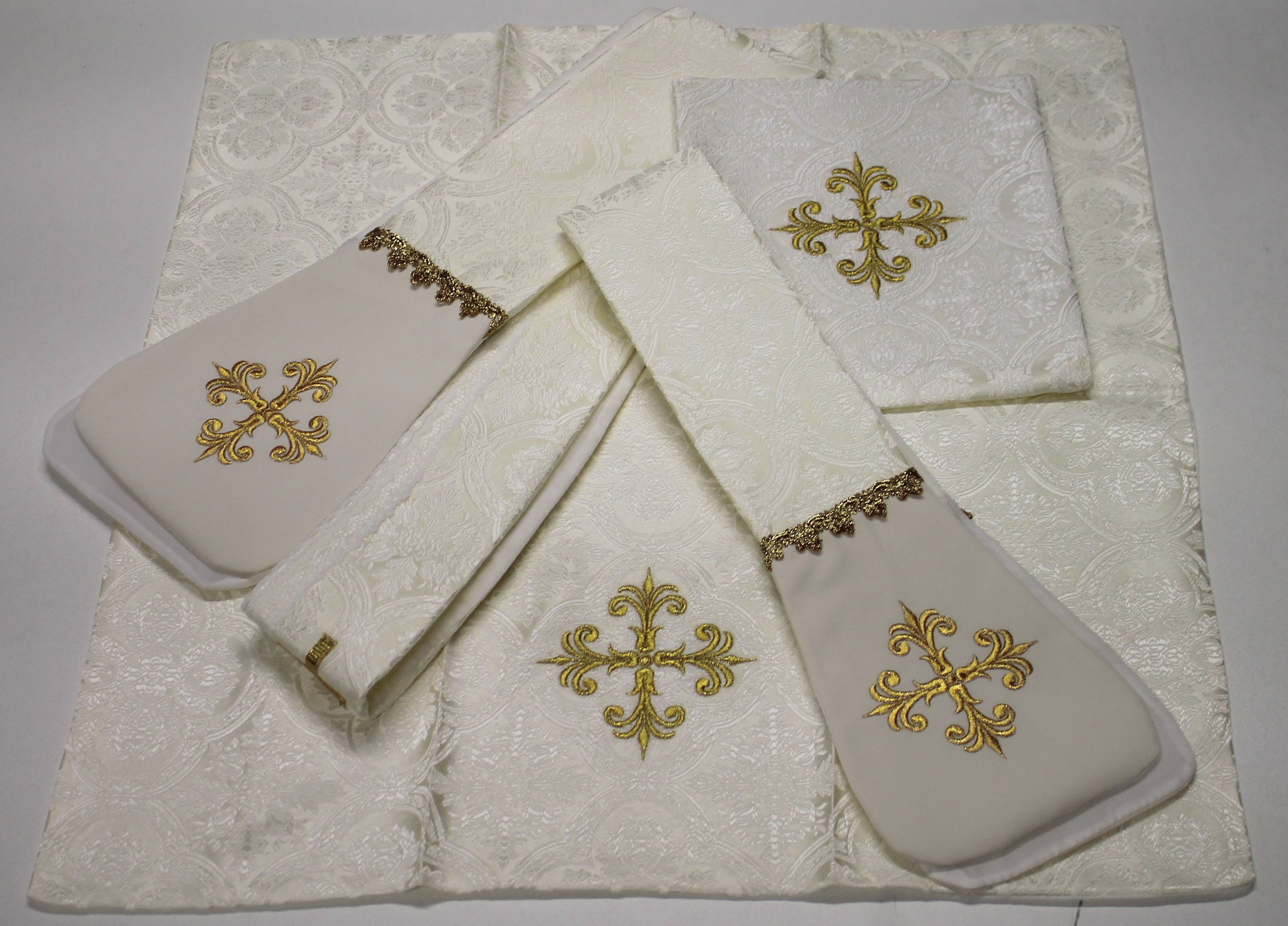 Ornat rzymski ecru, rozeta IHS (55) - zdjęcie 3 - Ornat rzymski ecru, rozeta IHS (55)