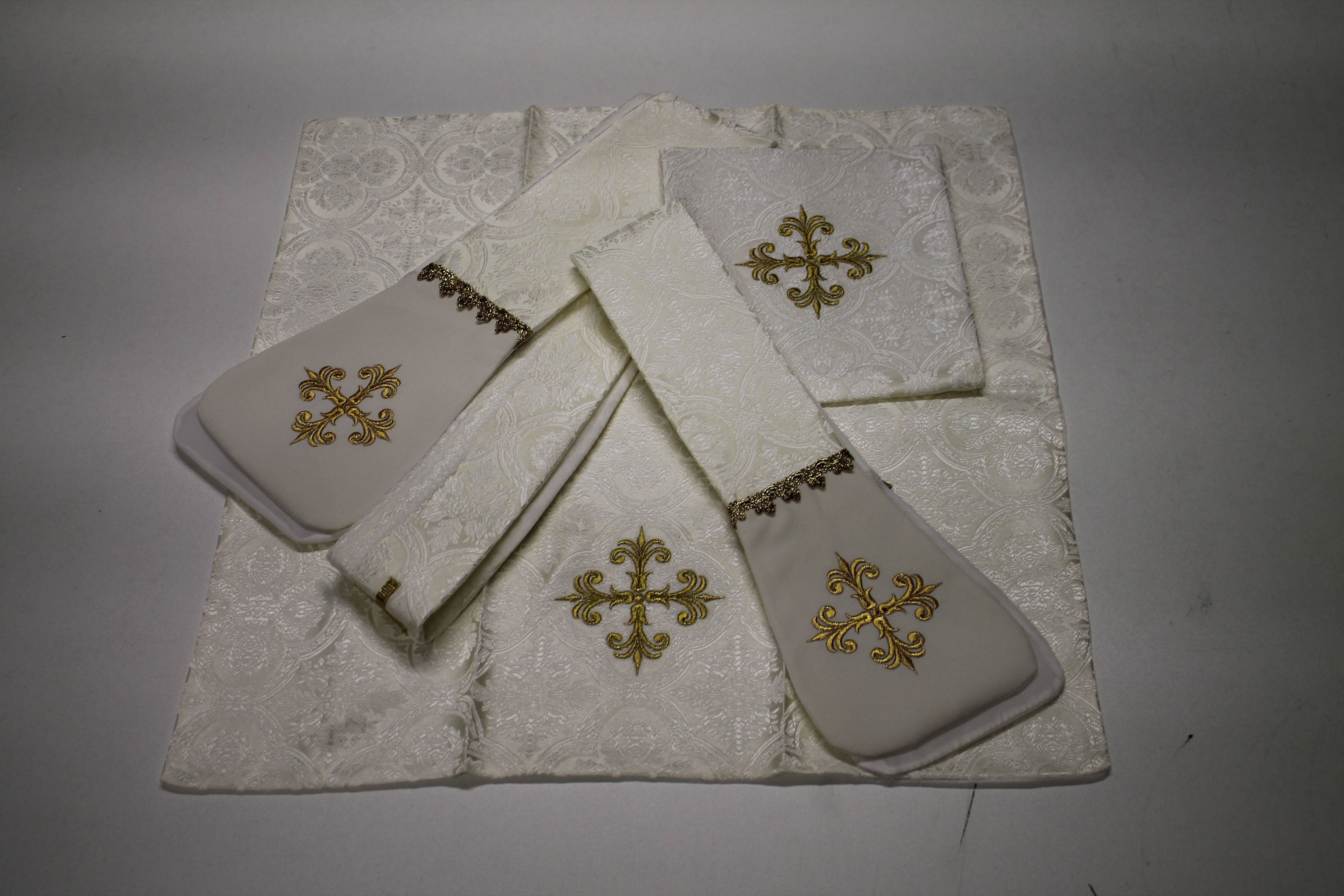 Ornat rzymski ecru/biały Serce Pana Jezusa (60) - zdjęcie 3 - Ornat rzymski ecru/biały Serce Pana Jezusa (60)