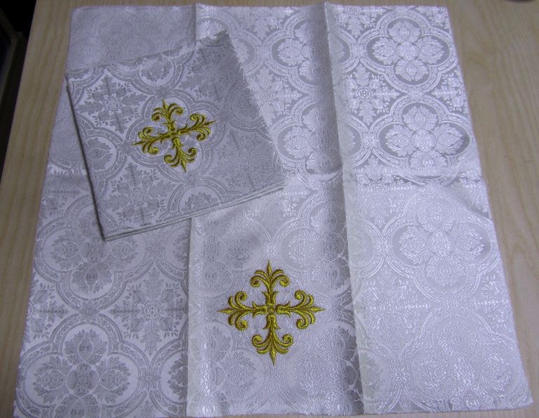 Ornat rzymski haftowany Matka Boża Fatimska - zdjęcie 4 - Ornat rzymski haftowany Matka Boża Fatimska