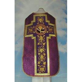 Chasuble with embroidery on the front (43)