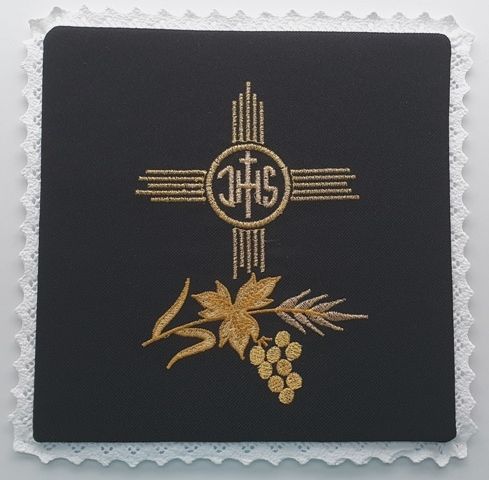 Palka haftowana czarna IHS (3)